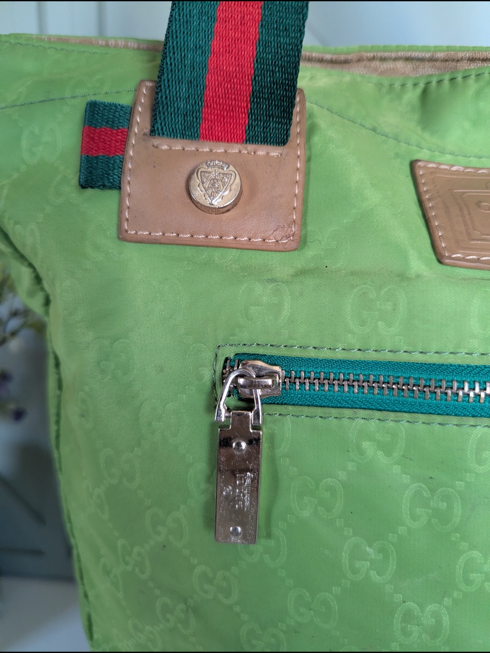 vintage Gucci GG NylonWeb Tote Bag, featuring the brand's iconic signature - Picture 4 of 16